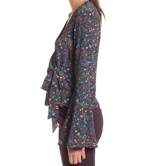 NWOT Francesca’s Collections Chloe & Katie Wrap Blouse Medium - Picture 2 of 6